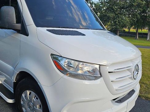 Used 2020 Mercedes-Benz Sprinter 2500 image 4