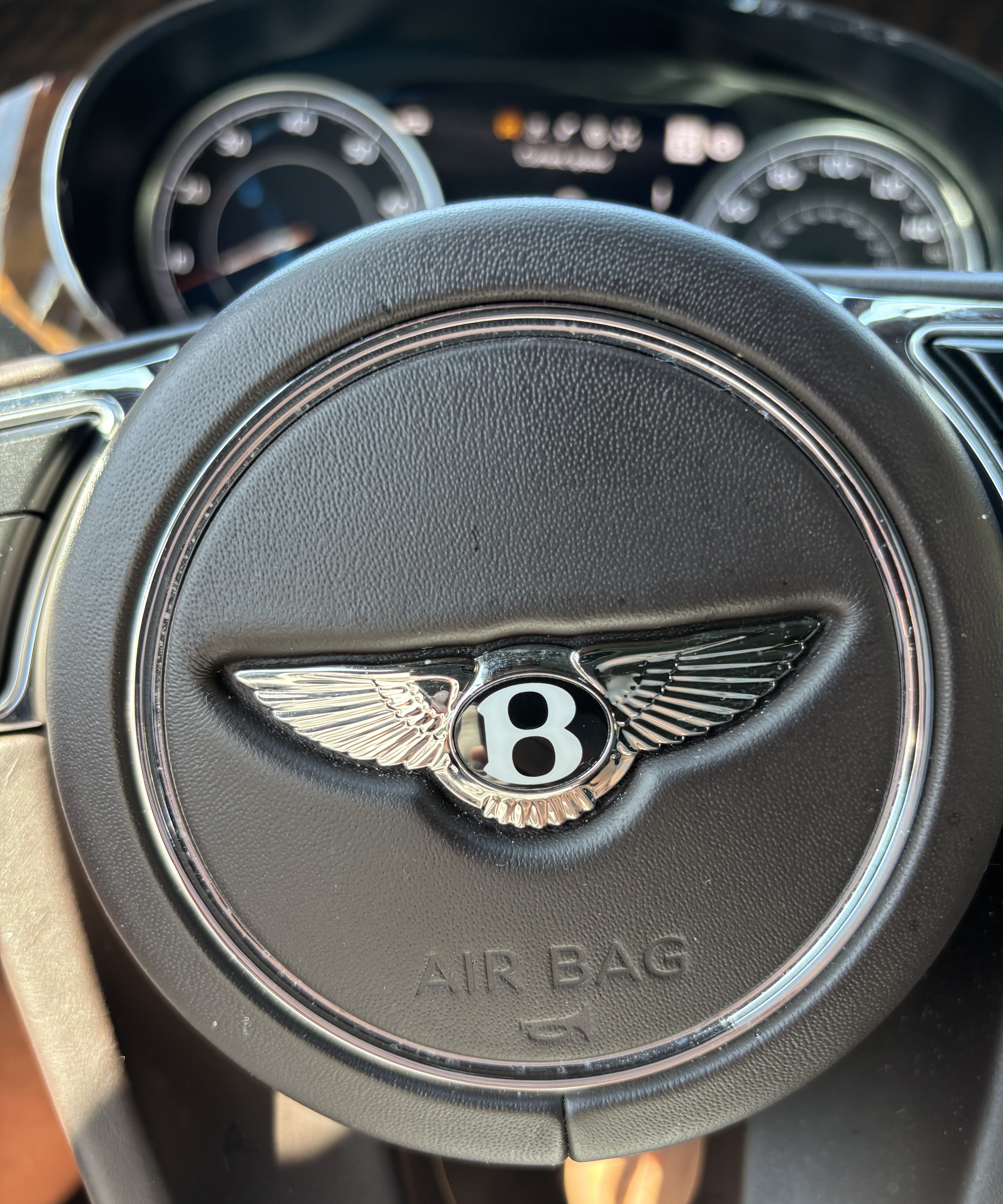 Used 2018 Bentley Bentayga AWD/4WD image 19