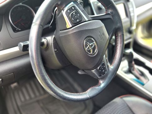 Used 2015 Toyota Camry SE FWD image 6