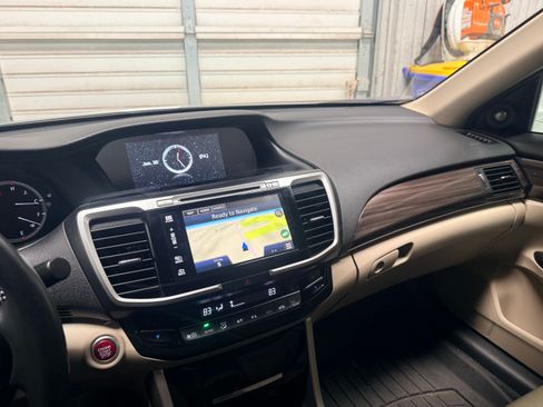 Used 2016 Honda Accord EX-L image 9