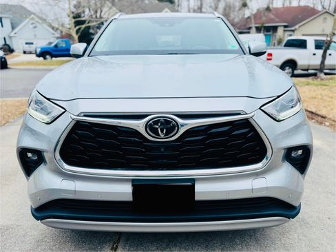 Used 2021 Toyota Highlander Platinum image 4