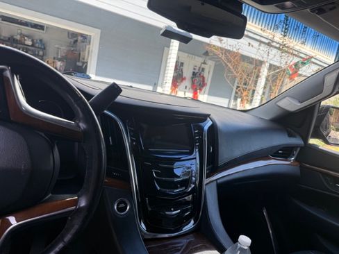 Used 2016 Cadillac Escalade ESV Premium image 13