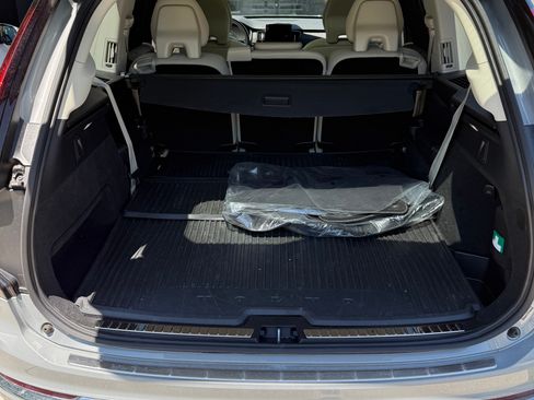 Used 2025 Volvo XC90 T8 Ultra w/ Protection Package Premier AWD/4WD image 9