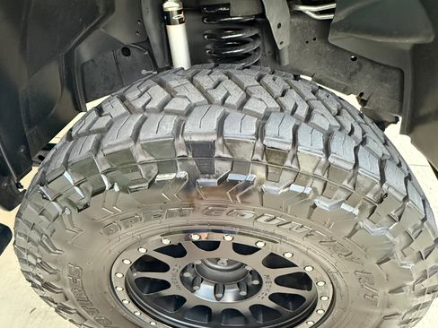 Used 2024 RAM 2500 Laramie w/ Sport Appearance Package image 9