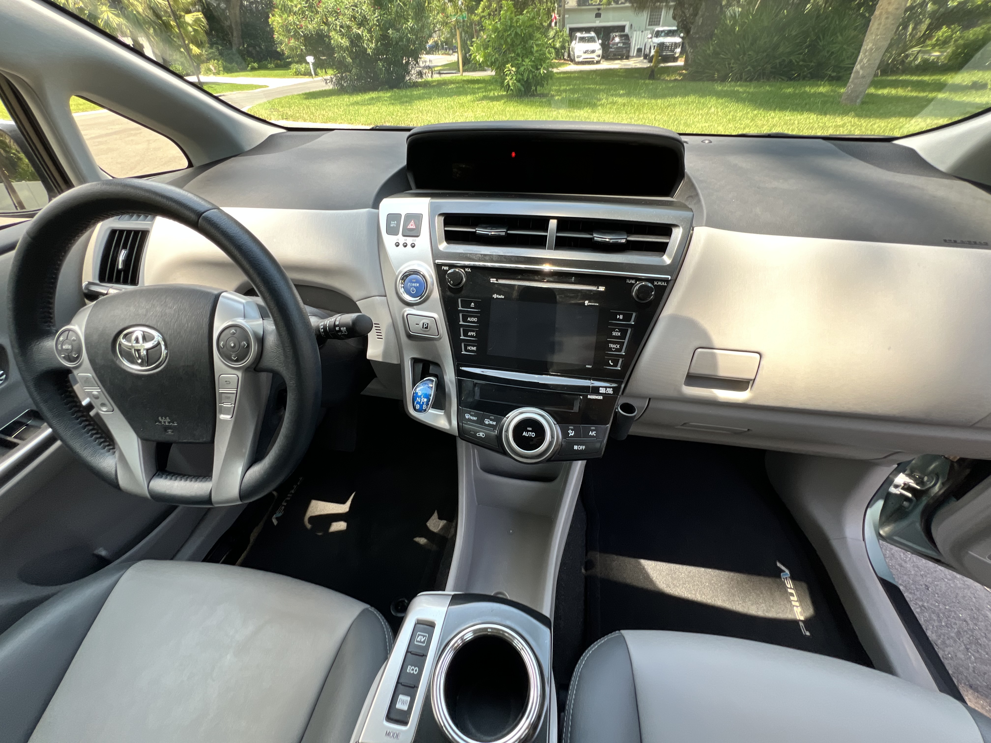 Used 2015 Toyota Prius V Four FWD image 2