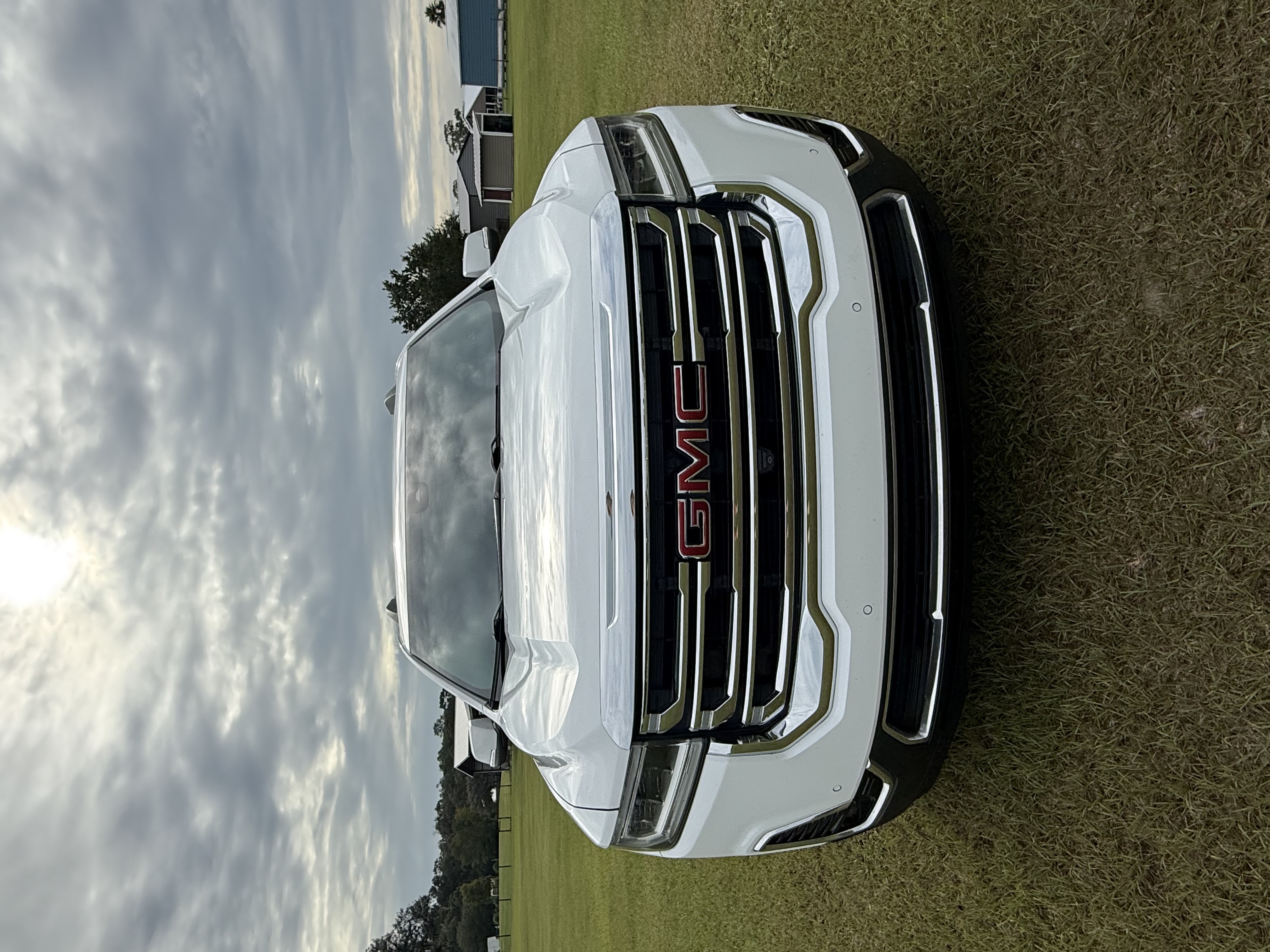Used 2021 GMC Acadia SLT w/ Technology Package FWD image 4