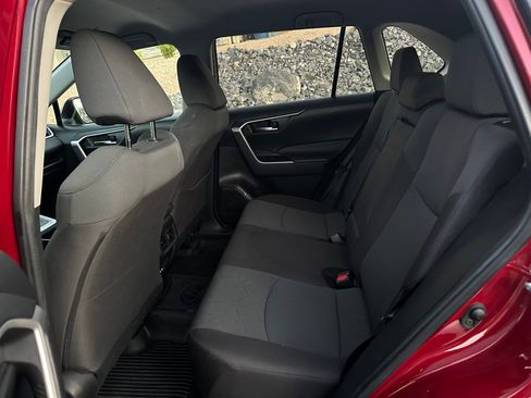 Used 2023 Toyota RAV4 XLE AWD/4WD image 18