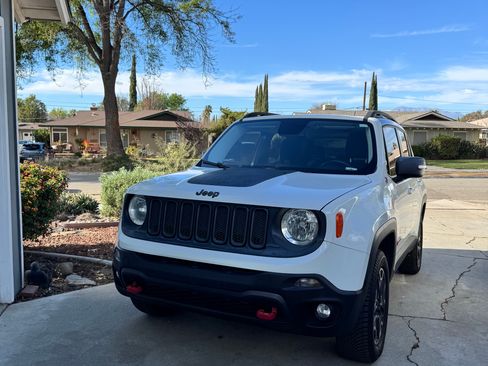 Used 2016 Jeep Renegade Trailhawk image 1