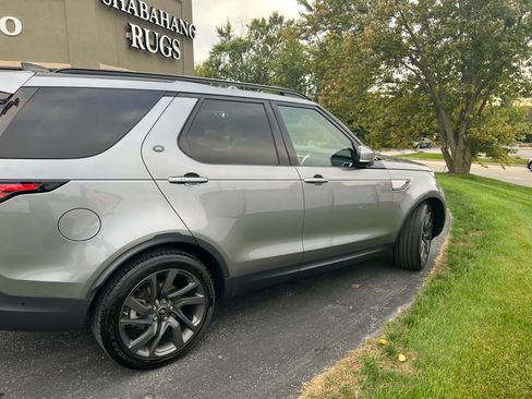 Used 2020 Land Rover Discovery HSE image 8