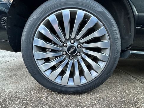 Used 2020 Lincoln Navigator Reserve w/ Luxury Package image 12