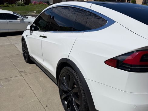 Used 2016 Tesla Model X 75D image 9