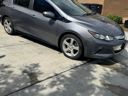Used 2018 Chevrolet Volt LT FWD image 1
