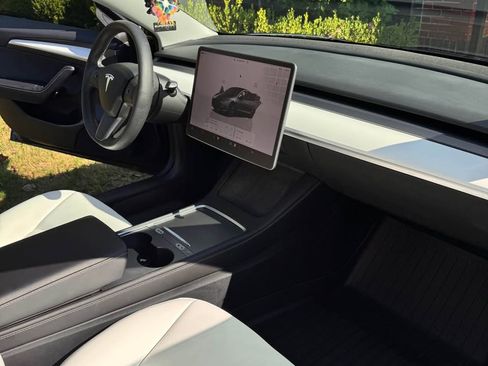 Used 2023 Tesla Model 3 Standard Range image 10