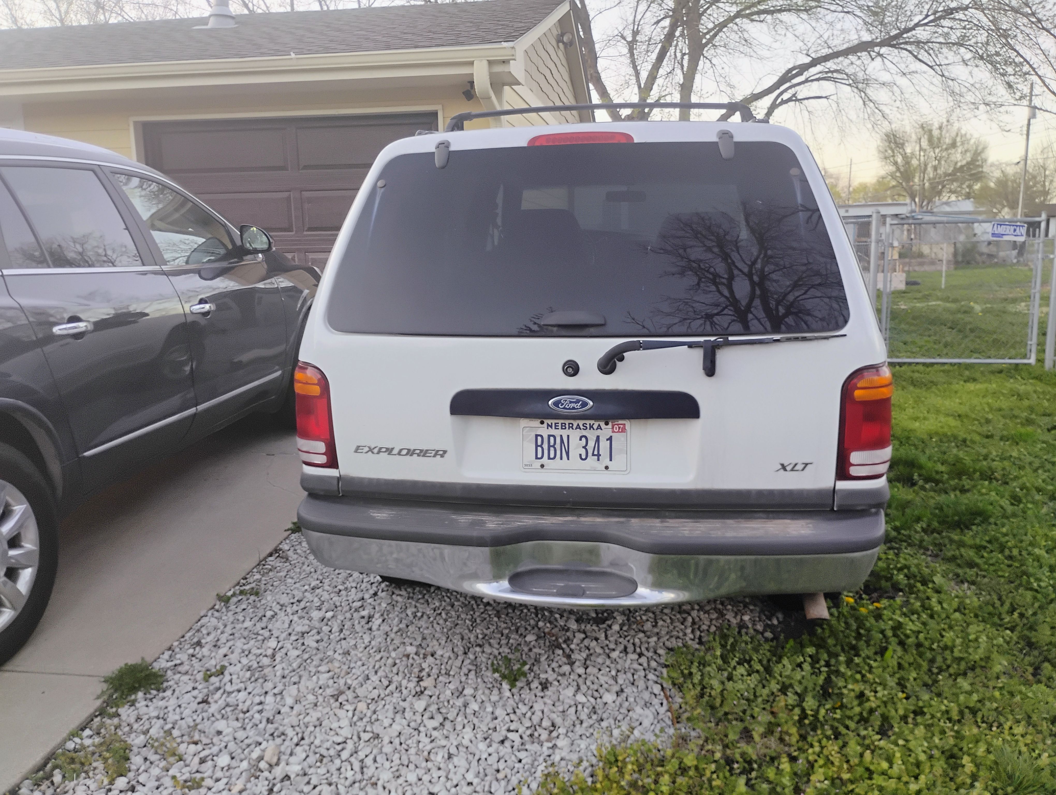 Used 2000 Ford Explorer XLT AWD/4WD image 4