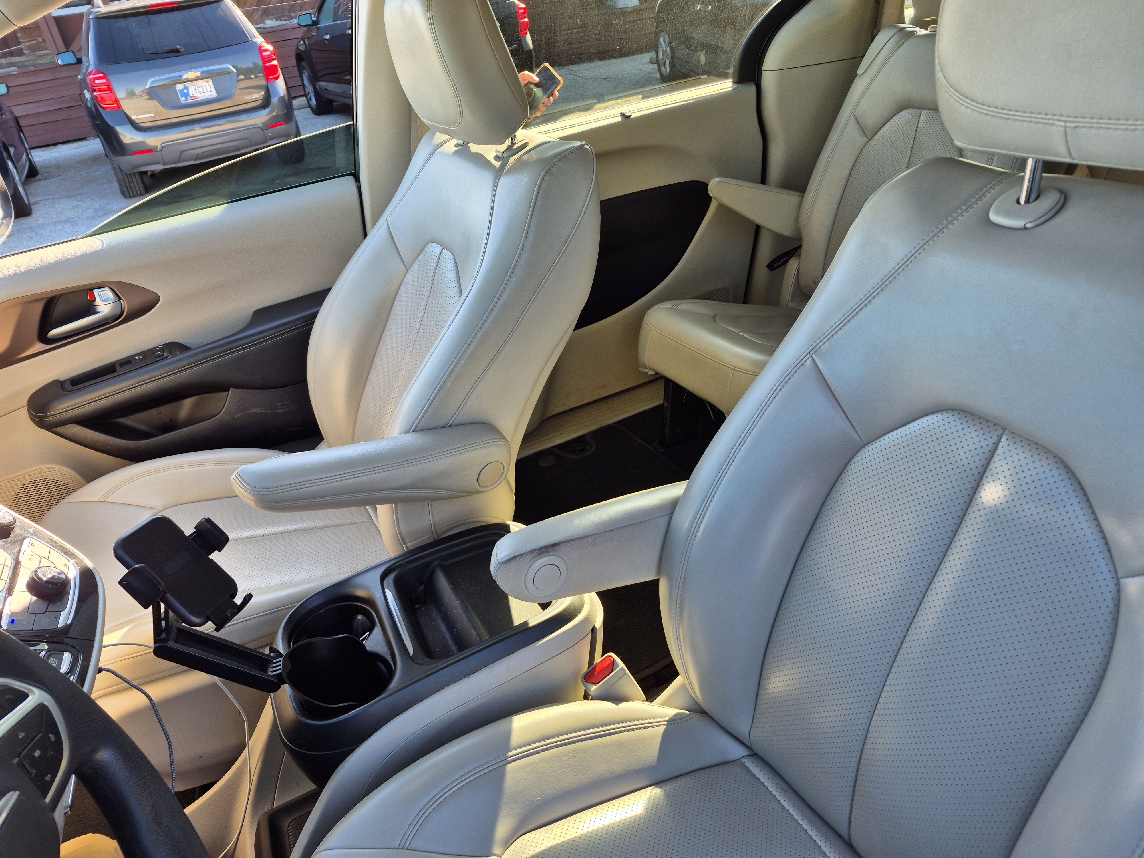 Used 2021 Chrysler Voyager Lxi FWD image 10