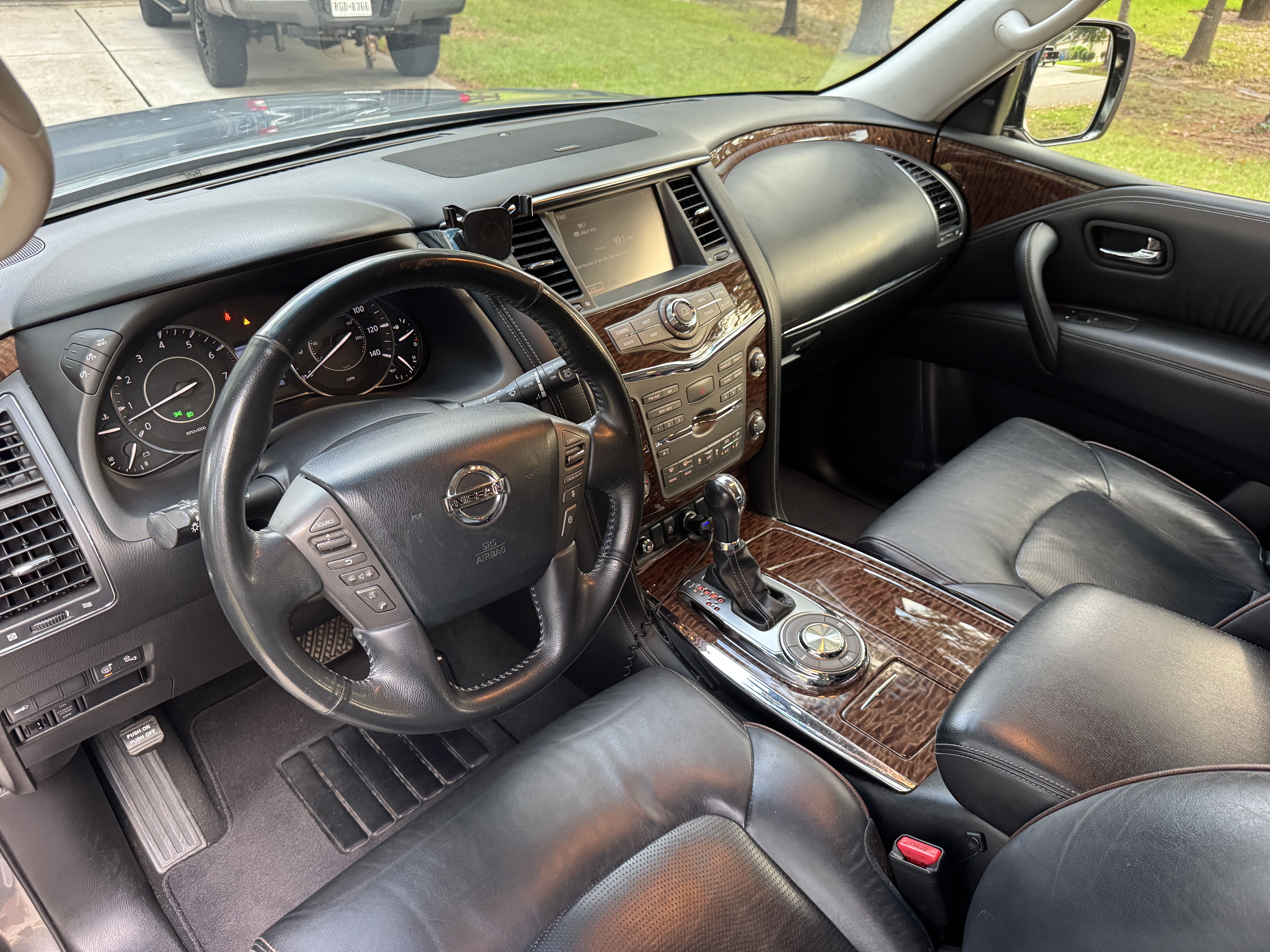 Used 2017 Nissan Armada Platinum w/ Interior Lighting Package RWD image 19