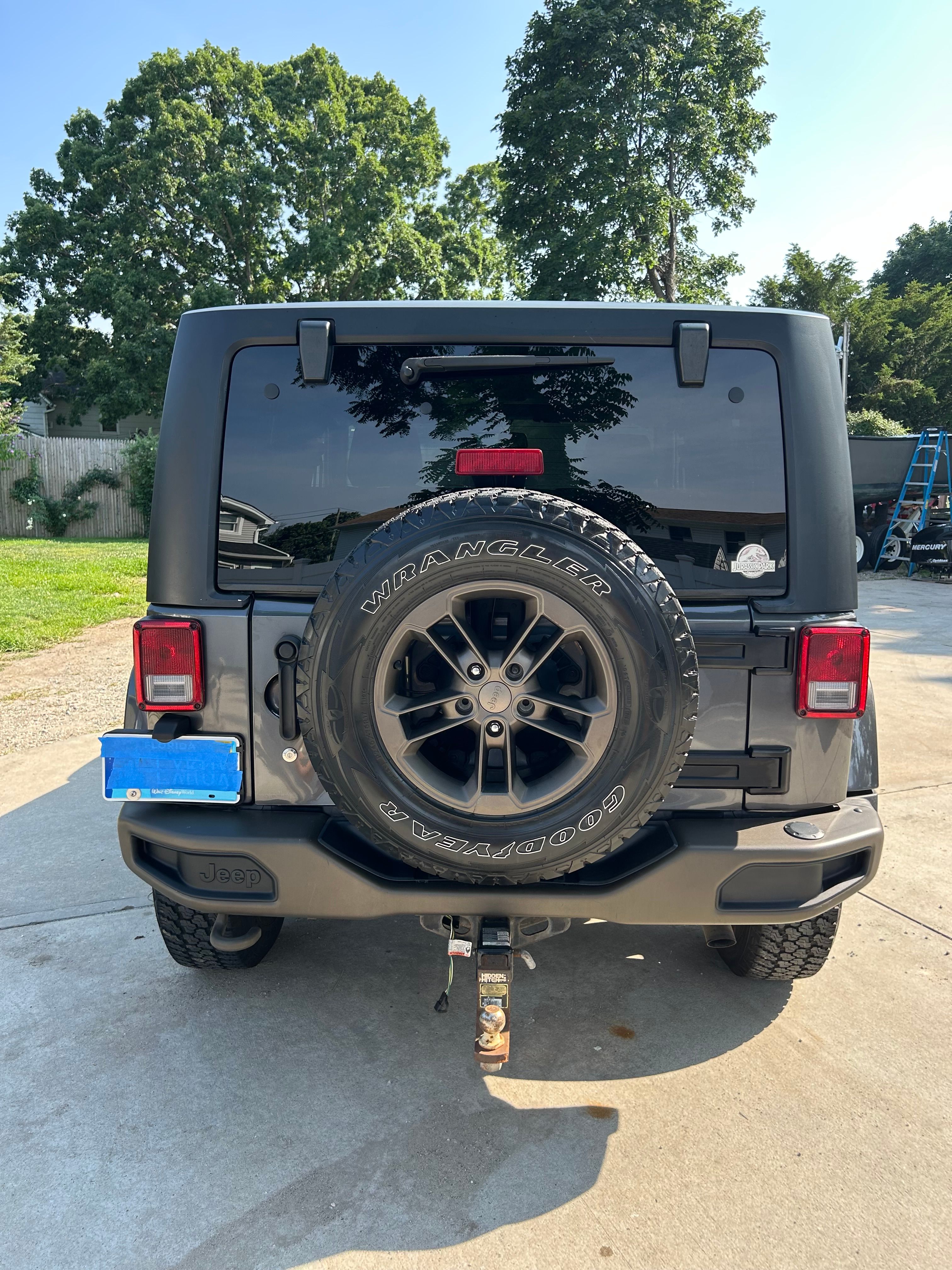 Used 2016 Jeep Wrangler Sahara AWD/4WD image 4
