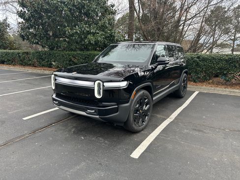 Used 2025 Rivian R1S Adventure image 5
