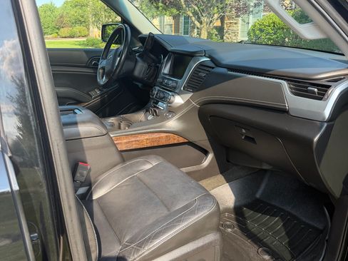Used 2017 Chevrolet Suburban LT w/ Luxury Package AWD/4WD image 9