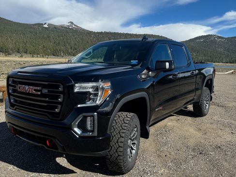 Used 2022 GMC Sierra 1500 AT4 w/ AT4 Preferred Package AWD/4WD image 1