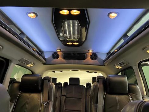 Used 2018 Mercedes-Benz Metris Passenger image 9