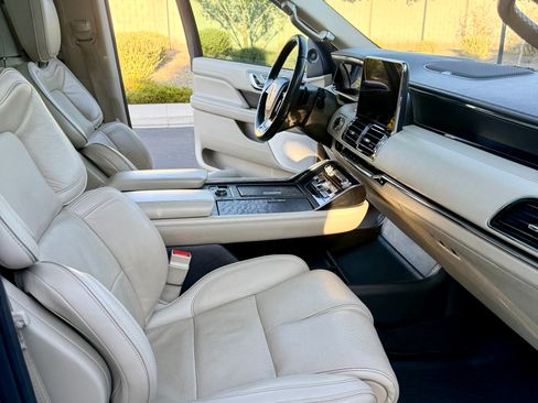 Used 2018 Lincoln Navigator L Reserve w/ Technology Package AWD/4WD image 10