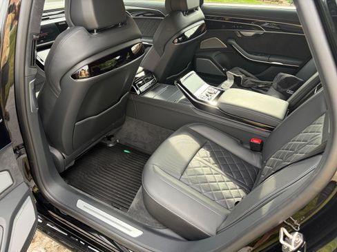 Used 2024 Audi S8 AWD/4WD image 10