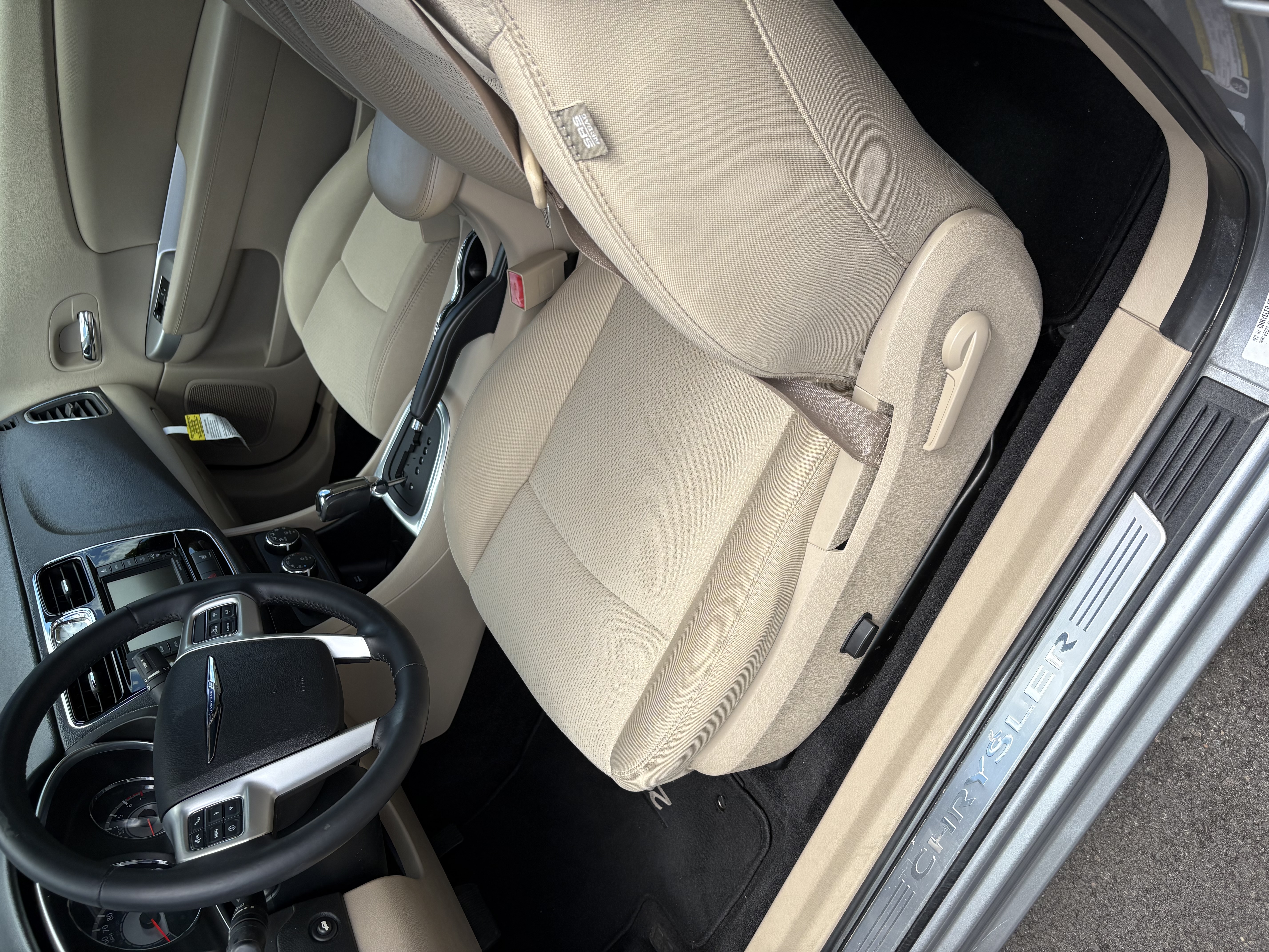 Used 2013 Chrysler 200 Limited FWD image 8