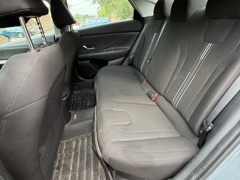 Used 2022 Hyundai Elantra Blue FWD image 15