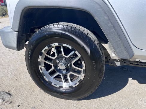 Used 2009 Jeep Wrangler Unlimited X image 5