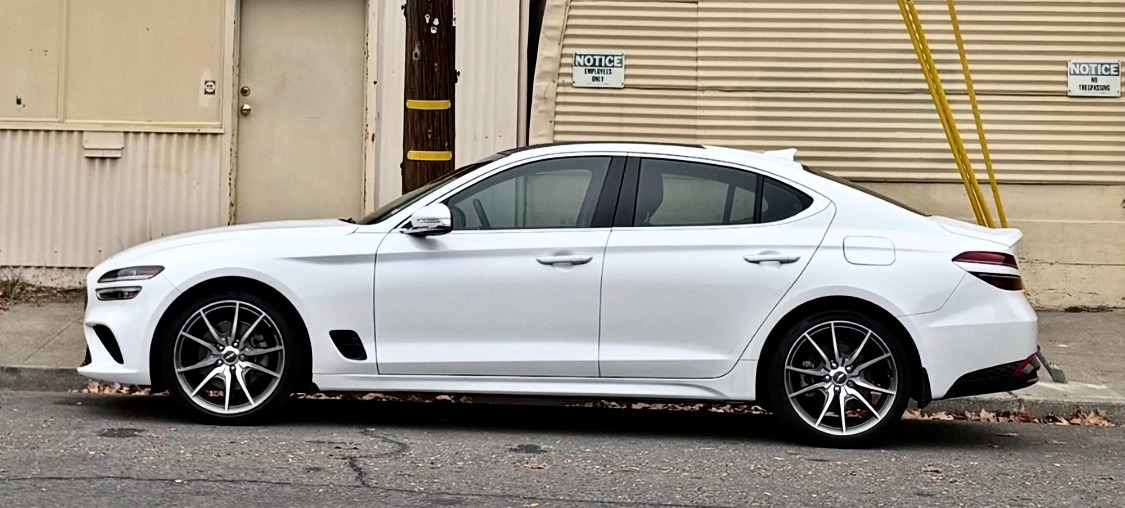 Used 2022 Genesis G70 2.0T w/ Prestige Package RWD image 5