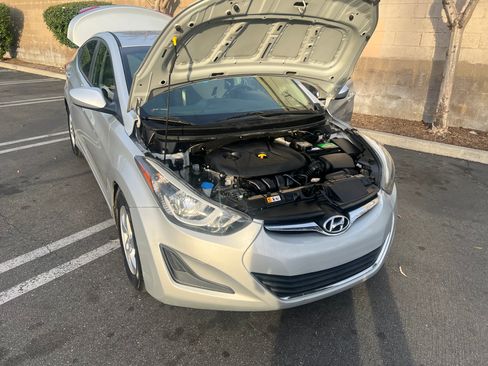 Used 2015 Hyundai Elantra SE image 12