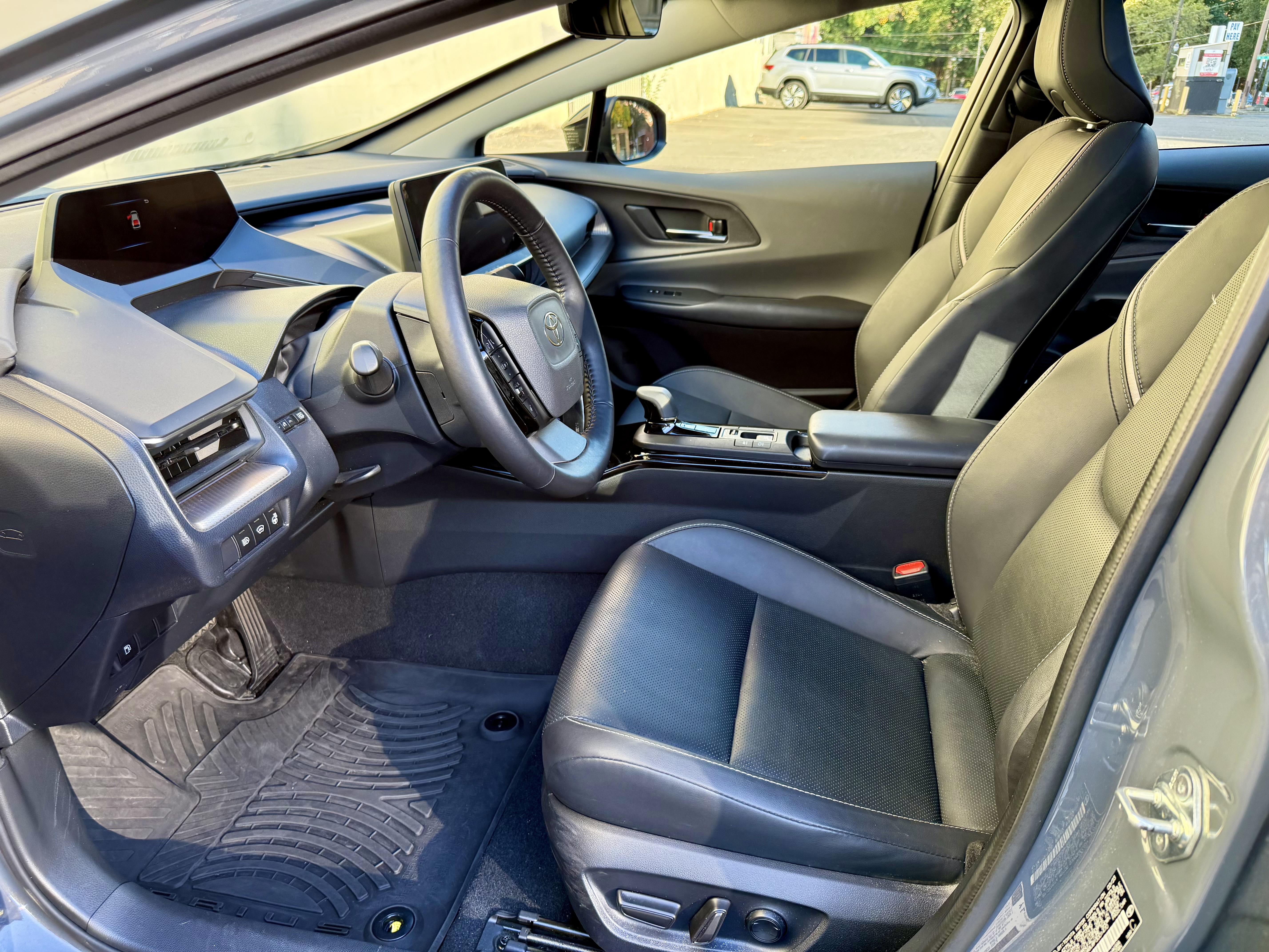 Used 2023 Toyota Prius XLE AWD/4WD image 5