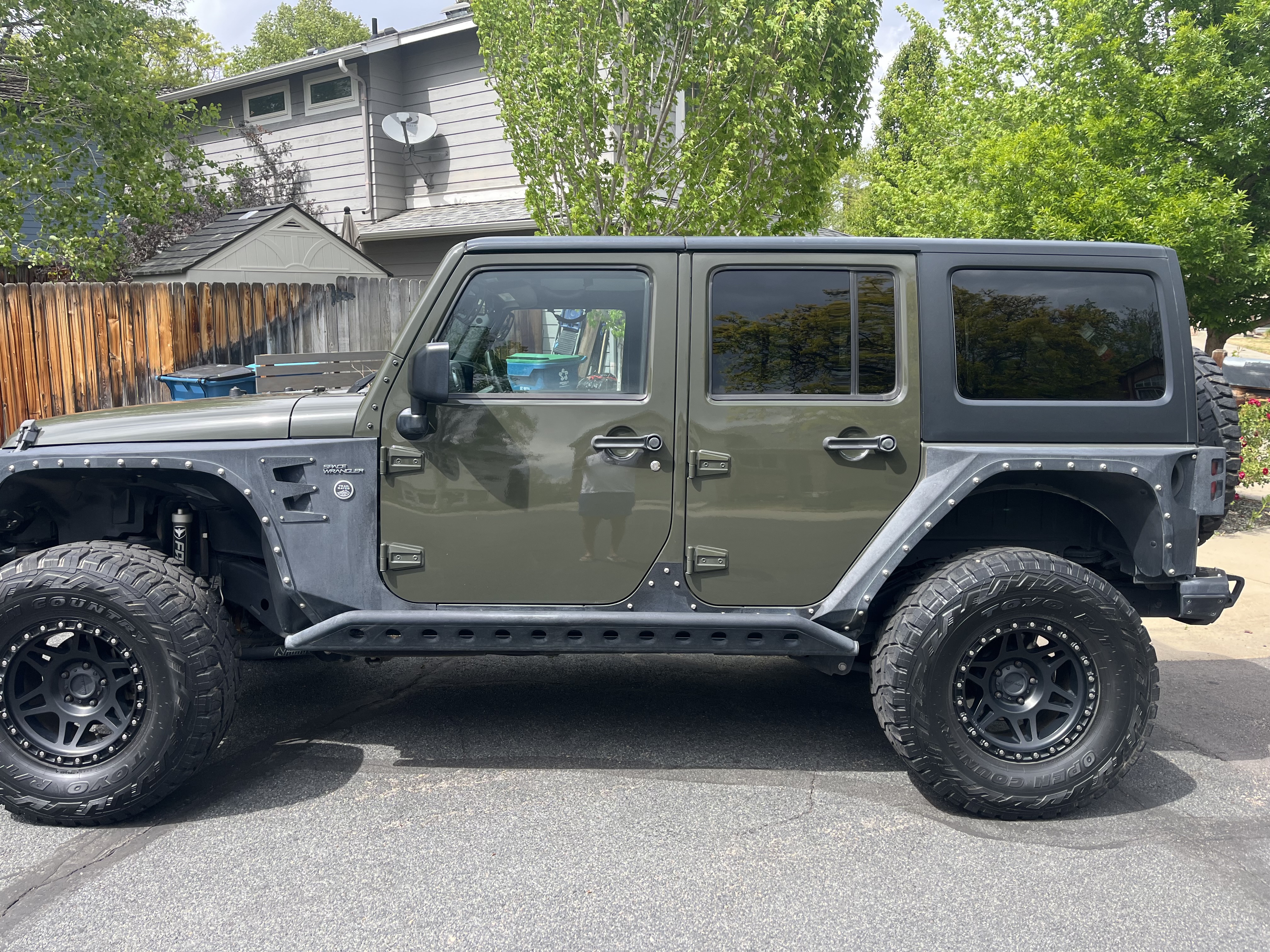 Used 2015 Jeep Wrangler Unlimited Rubicon w/ Connectivity Group AWD/4WD image 16