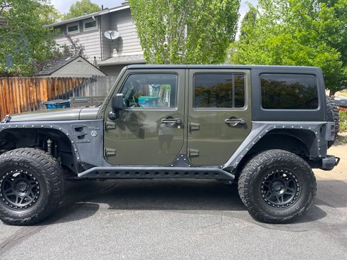 Used 2015 Jeep Wrangler Unlimited Rubicon w/ Connectivity Group AWD/4WD image 16