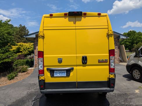 Used 2021 RAM ProMaster 2500 w/ Convenience Group FWD image 5