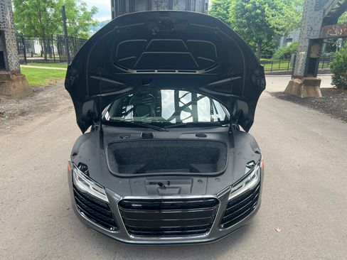 Used 2014 Audi R8 V8 w/ Enhanced Leather Package AWD/4WD image 18