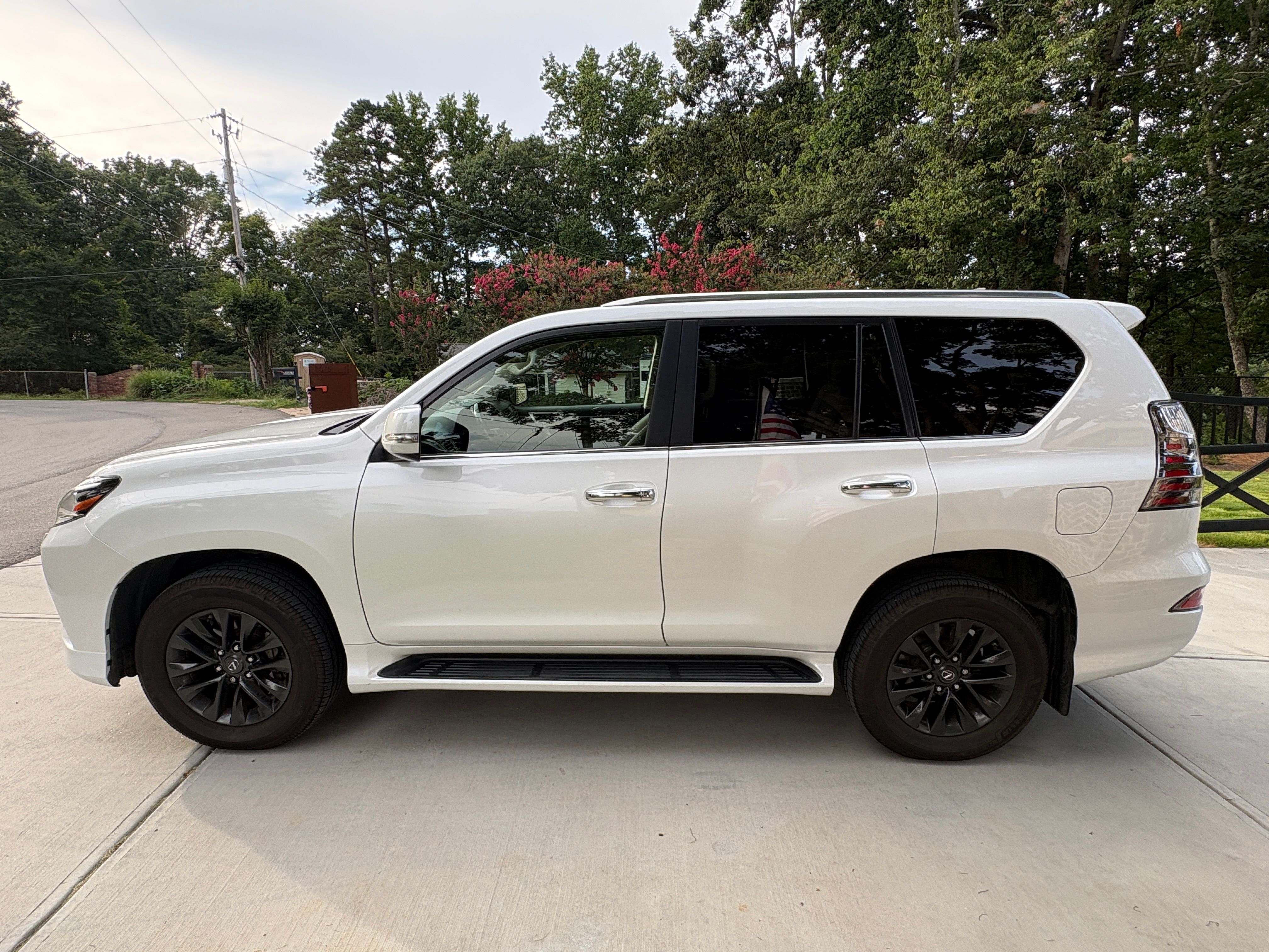 Used 2020 Lexus GX 460 Premium w/ Premium Package AWD/4WD image 2