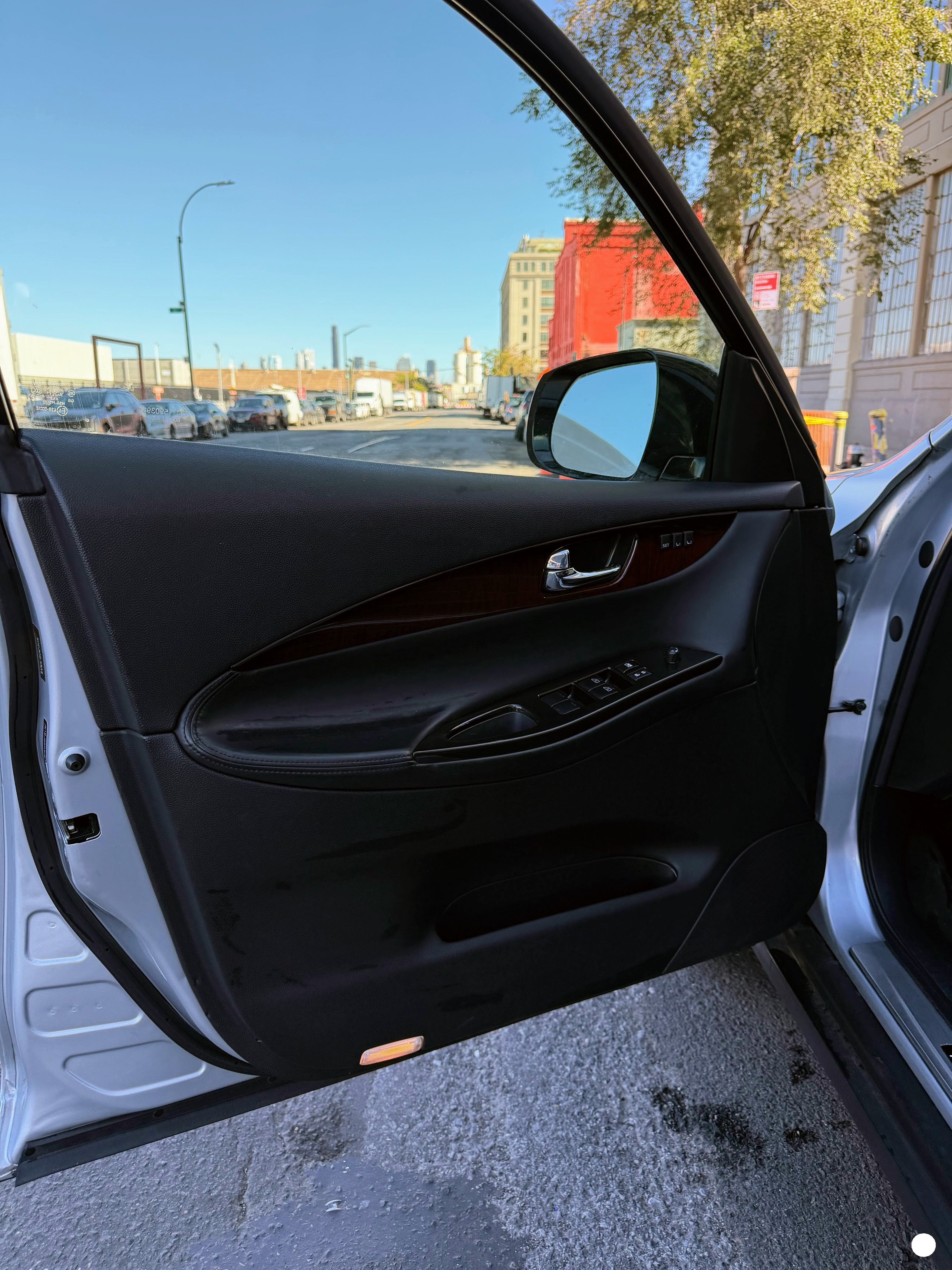 Used 2017 INFINITI QX50 2WD w/ Premium Plus Package image 19