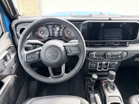Used 2026 Jeep Gladiator Sport AWD/4WD image 15