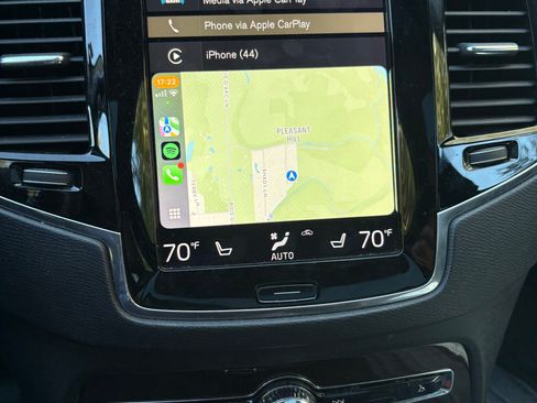 Used 2017 Volvo XC90 T6 Momentum w/ Vision Package image 12