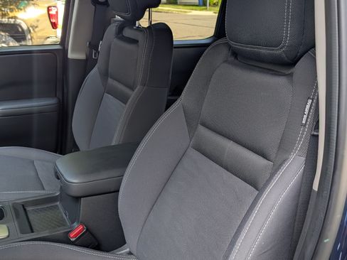 Used 2022 Nissan Frontier SV image 16