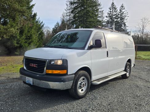 Used 2014 GMC Savana 2500 Van 3D image 6