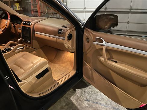 Used 2009 Porsche Cayenne image 16