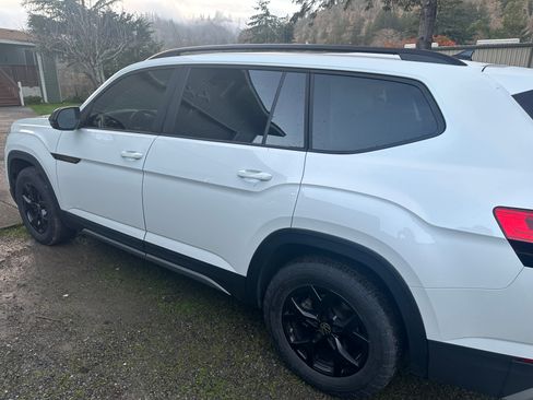 Used 2024 Volkswagen Atlas Peak Edition SEL image 6