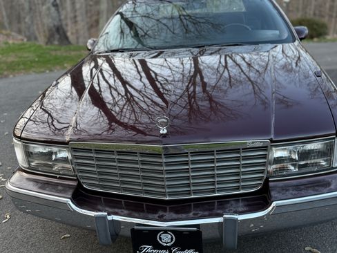Used 1993 Cadillac Fleetwood Sedan RWD image 5