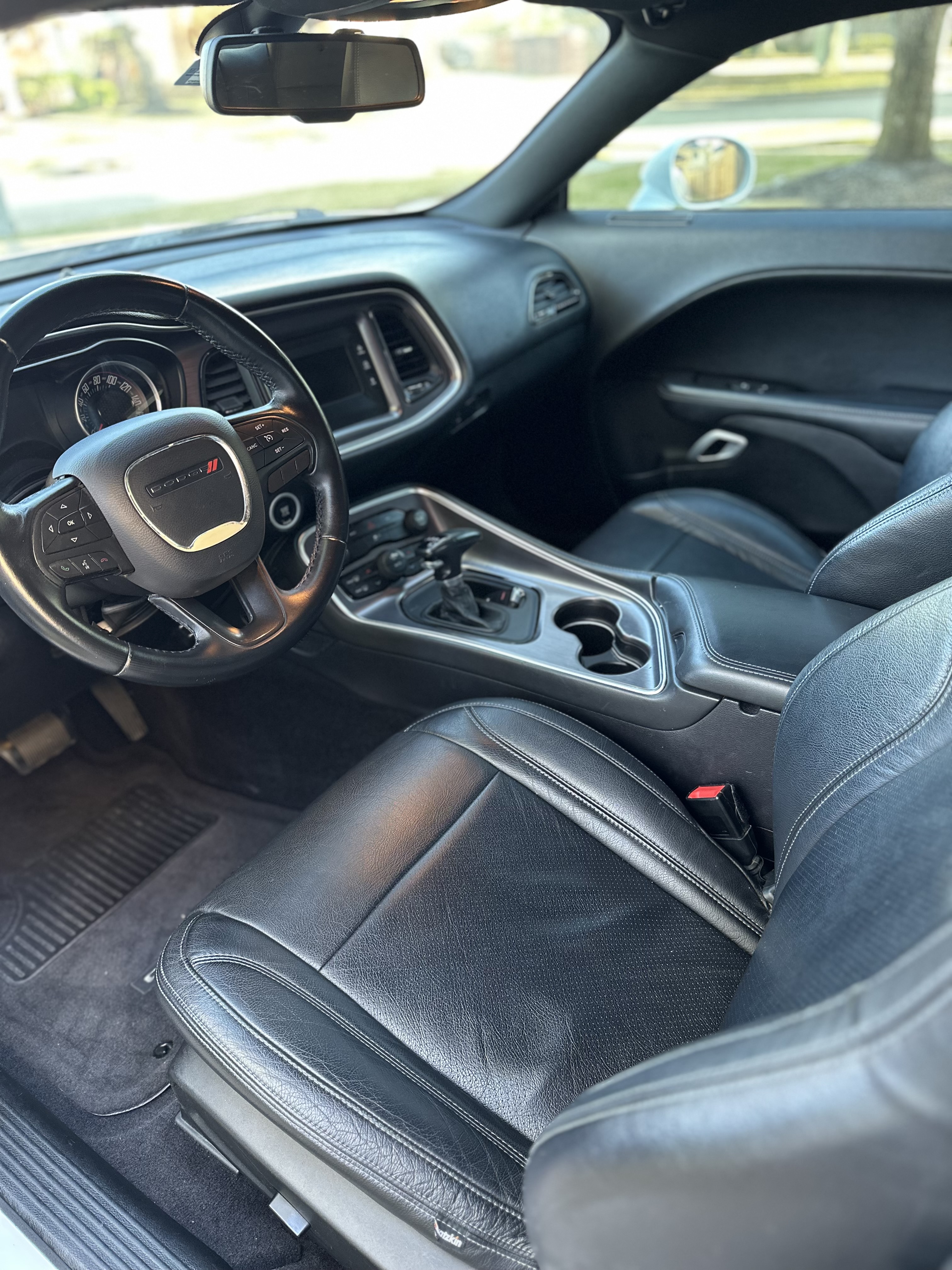 Used 2016 Dodge Challenger SXT RWD image 10