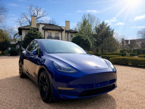 Used 2024 Tesla Model Y Long Range image 1