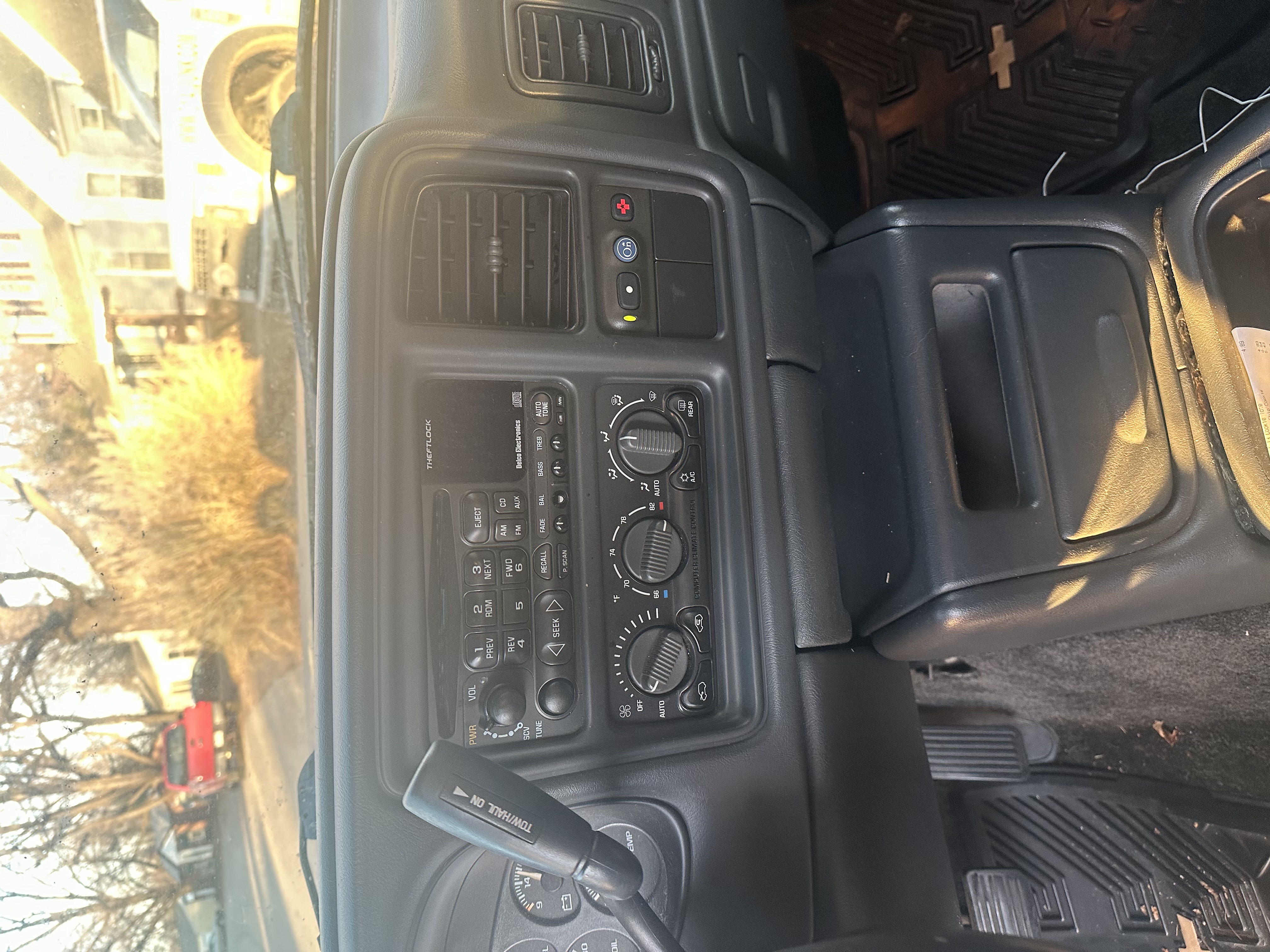 Used 2002 Chevrolet Avalanche 2500 w/ Convenience Pkg AWD/4WD image 12
