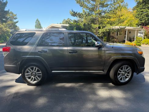 Used 2011 Toyota 4Runner Limited RWD image 5